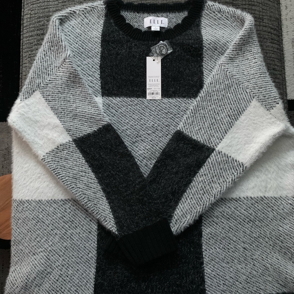 Elle Black and Gray Sweater NWT SzXL